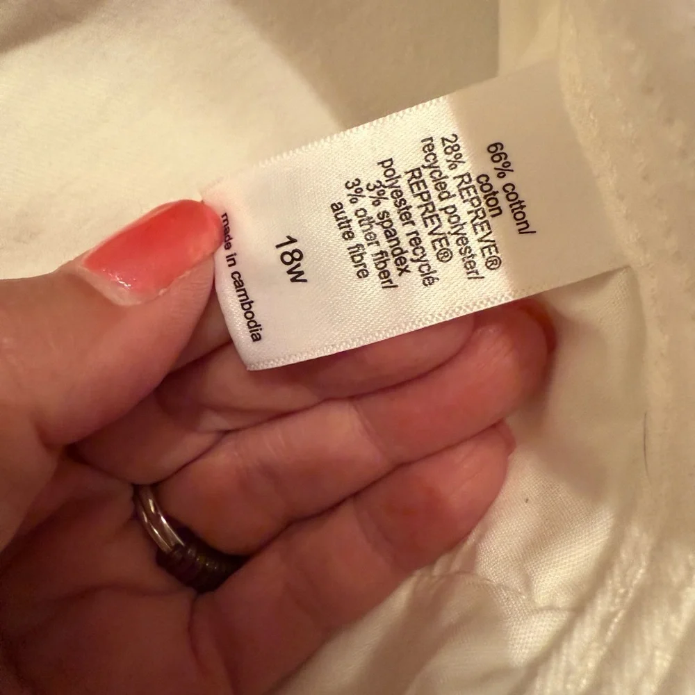 Maurices White Jean Shorts Classic Cuffed Design - Picture 4 of 4